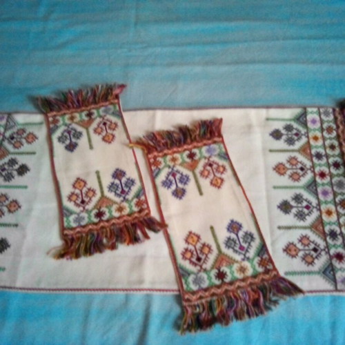Table runner and two napkins like new, Cretan embroidery 1970s