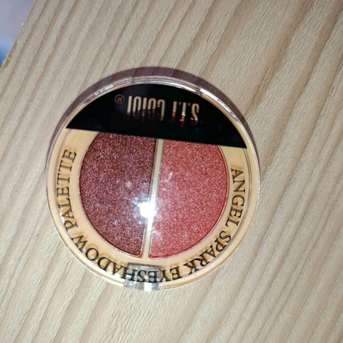 Eyeshadow and highlighter combo