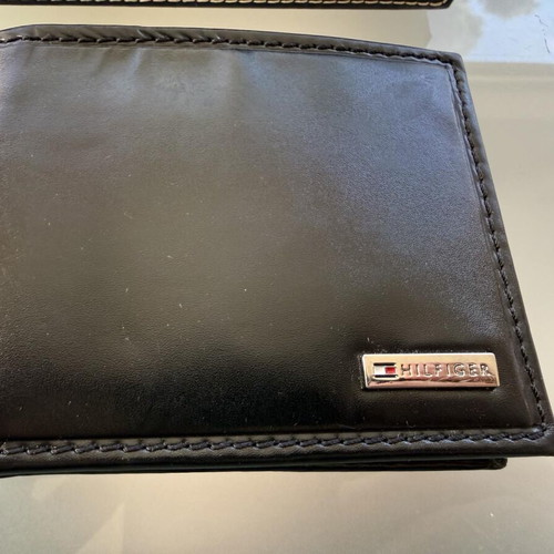Tommy Hilfiger men's wallet new, black