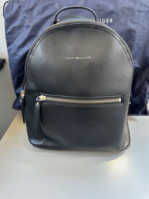 Tommy Hilfiger backpack like new, blue