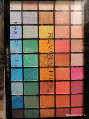 Παλέτα σκιών Revolution καινούργια