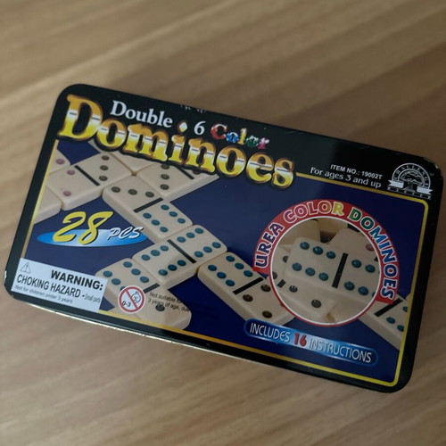 Domino Double 6 Color set like new with 28 urea tiles