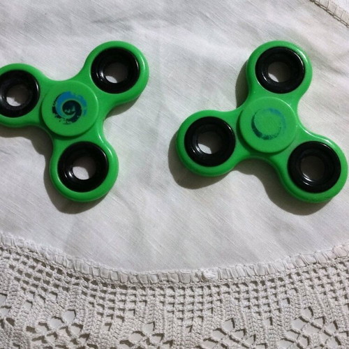 Set of 2 Fidget Spinners like new, green