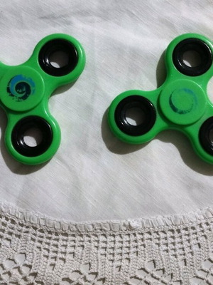 Set of 2 Fidget Spinners like new, green