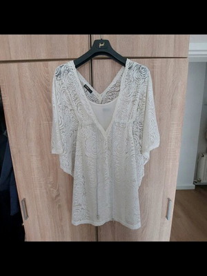 White lace dress Be You like new with silver belt