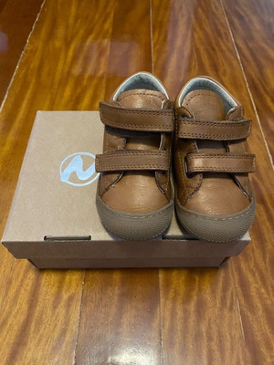Naturino leather baby shoes like new, size 22