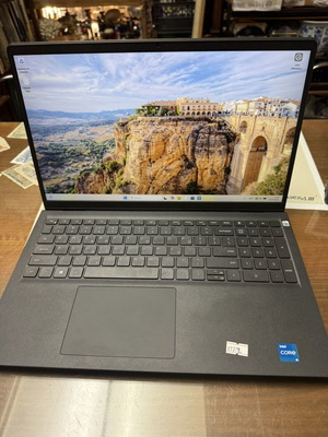 Dell laptop model PV15250 like new with charger