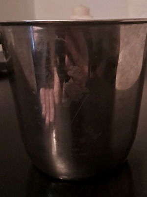 Stainless steel champagne bucket like new, keeps drinks cold