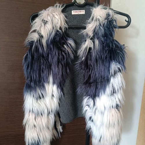 Sleeveless fur vest for girls used, ages 6-8