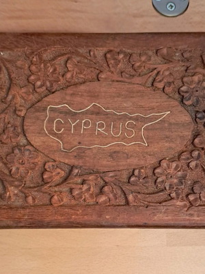 Ξύλινο σκαλιστό κουτί αποθήκευσης σαν καινούργιο