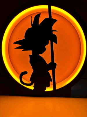 Son Goku lamp like new with USB and switch 24x24cm