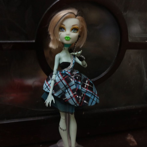 Monster High Frankie Stein Freaky Fusion doll with Sweet 16 dress like new
