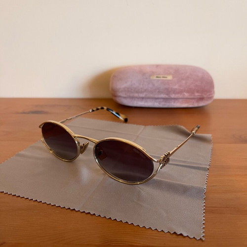 Miu Miu 52YS sunglasses like new, gold color