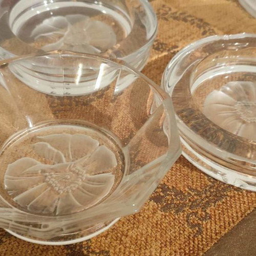 Kosta Boda set of 2 decorative items and 2 ashtrays like new