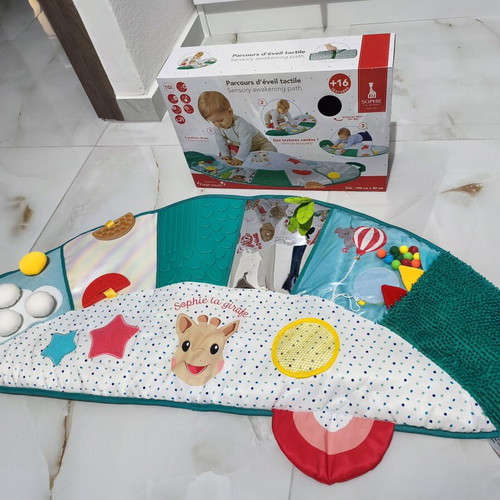 Sofie la Girafe Activity Mat like new