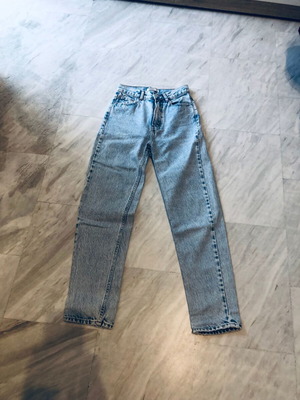 Pull and Bear Mom Fit Jeans, size 32, light blue