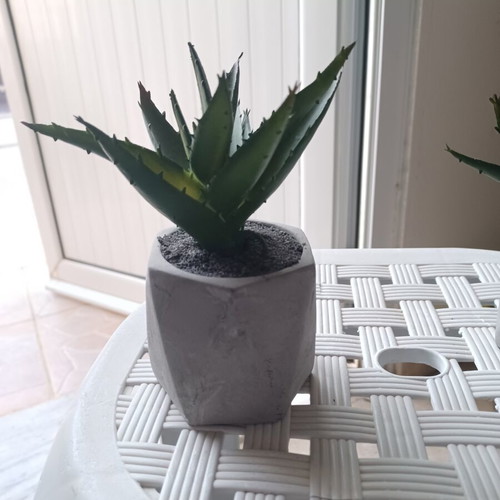 Artificial plant pot set used, very good condition