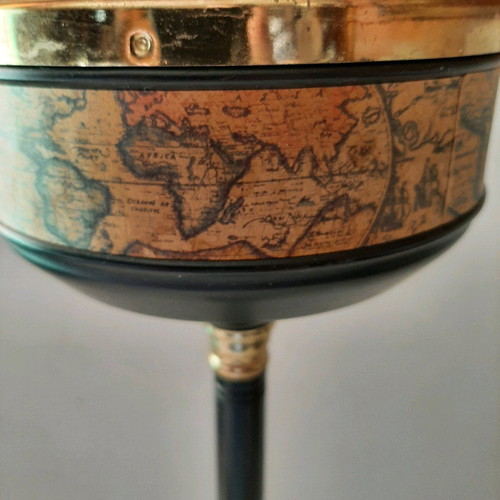Floor ashtray from the 60s like new with world map design