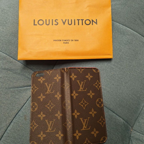 Luis Vuitton case for iPhone 7 and 8 like new