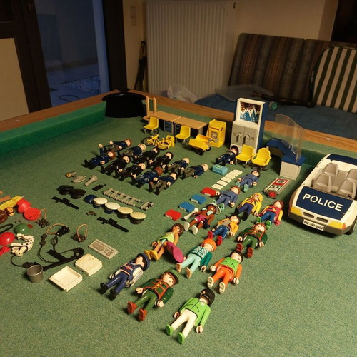 Playmobil police, post and other sets used, 25 figures and equipment