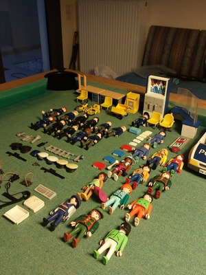 Playmobil αστυνομικές, ταχυδρομικές και άλλες σειρές μεταχειρισμένες, 25 φιγούρες και εξοπλισμός