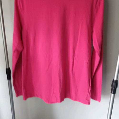 Basic long sleeve top fuchsia like new, cotton Lycra size L