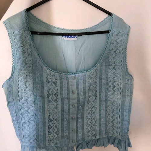 Sleeveless shirt like new, size Medium, blue-turquoise