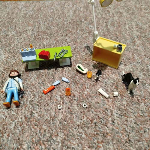 Playmobil veterinary clinic like new