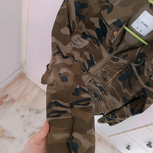 Military cotton mid-length jacket Pull & Bear like new, black and green