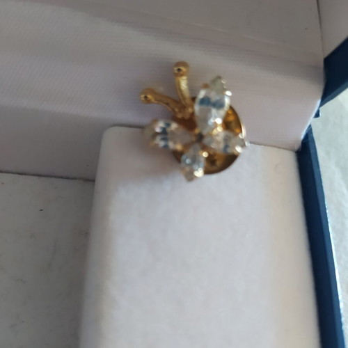 Vintage pin set small, like new, 3 pieces