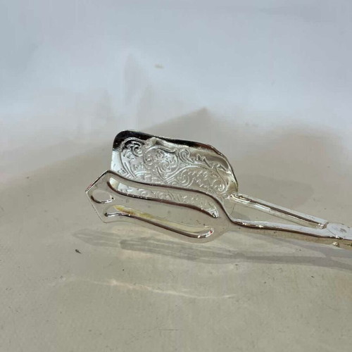 Vintage silver-plated serving tongs with embossed design, 21cm