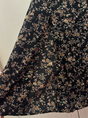Shein midi skirt new with floral design and slit
