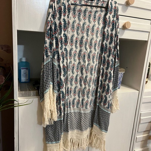 Kimono with paisley Small like new, multicolor