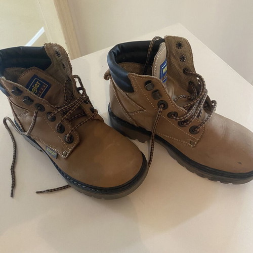 Wrangler Camel Boots Size 37 Like New