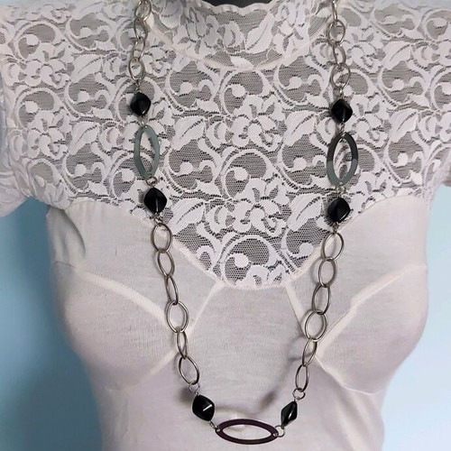 Necklaces and chokers like new, set of 4 pieces