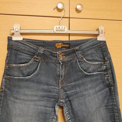 Newton denim pants size 30 in good condition with double pockets