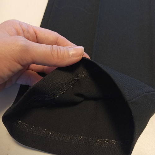 Low-rise pants in very good condition, size Large