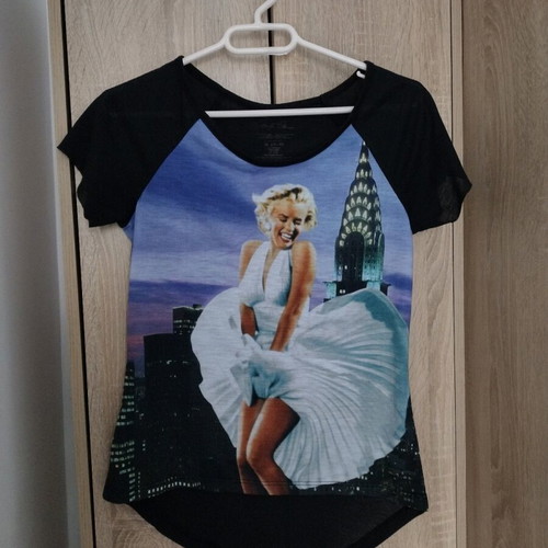 T-shirt like new, size M, blue multicolor
