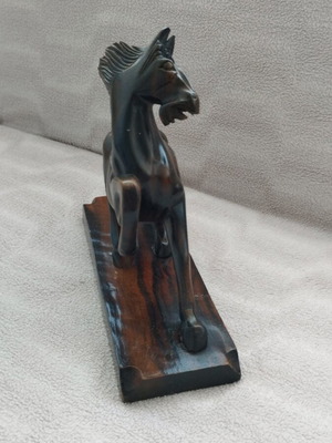 Horse figurine used