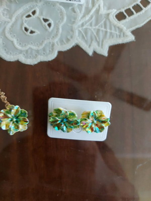 Неонов комплект бижу нов, обеци и синджир с висулка