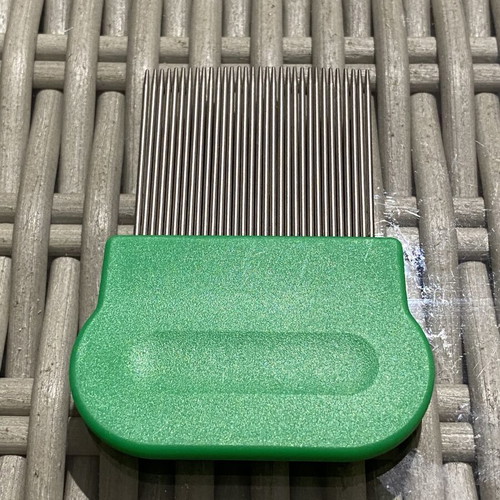 Metal lice comb with stainless steel teeth, CE marked