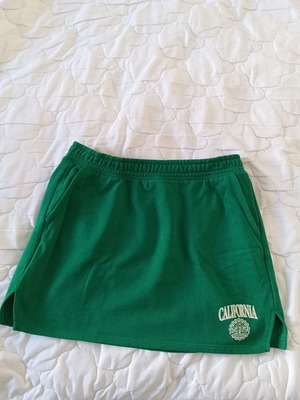 H&M Mini Skirt Medium Green Like New, Fleece with Pockets