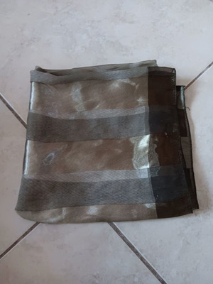Γυναικείο φουλάρι σαν καινούργιο, μαύρο και γκρι