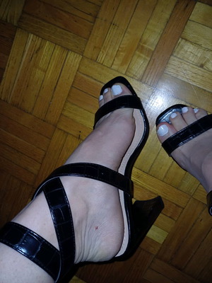 Leather sandals with straps new, size 37, black