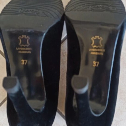 Makis Kotris women's pumps like new, black suede
