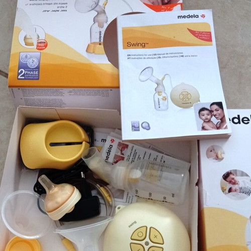 Medela Swing electric breast pump with Philips Avent storage bags