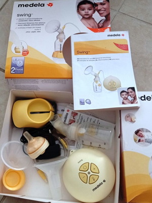 Medela Swing electric breast pump with Philips Avent storage bags