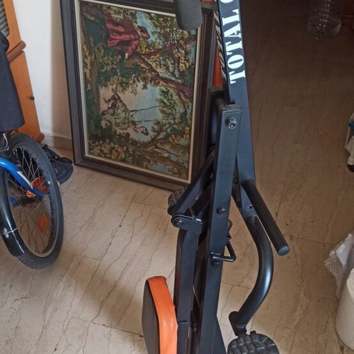 Total Crunch fitness machine used in very good condition