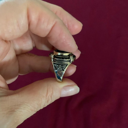 Vintage rings with green and burgundy stones like new