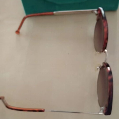Tortoise sunglasses like new, brown, modern with classic design